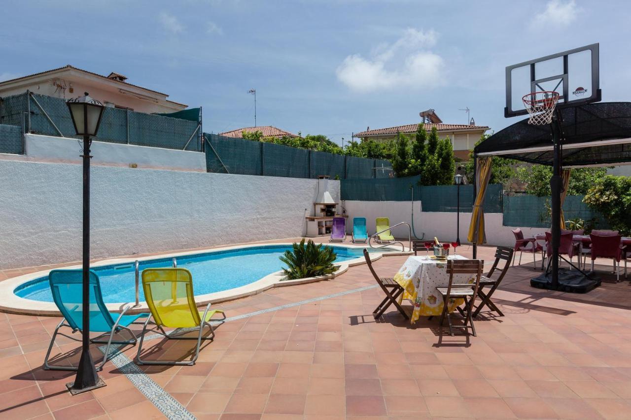 Villa Lilia Vilanova i la Geltrú Exterior foto
